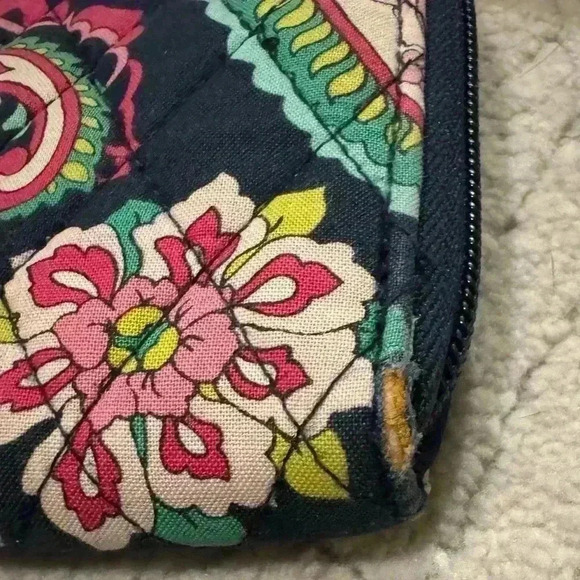 Vera Bradley zip around wallet - Picture 2 of 7
